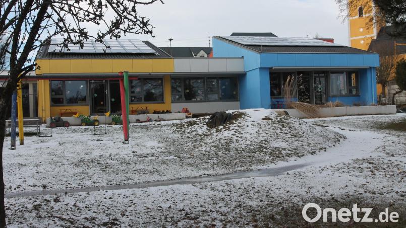 Neben der Anhebung der Elternbeiträge stimmt der Marktgemeinderat auch dem Haushaltsplan der Kindertagesstätte St. Emmeram zu. Bild: pi