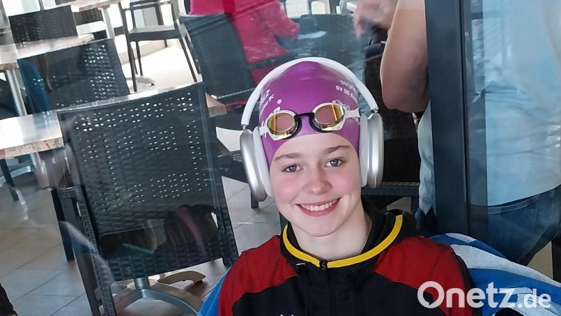 Marlene Züllich vom Tirschenreuther Schwimm- Club hatte angesichts ihrer fünf Siege beim Plauener Schneeflocken- Cup gut lachen. Bild: rbg