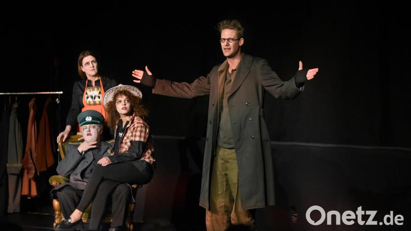 Düstere Atmosphäre beim LTO-Stück "Draußen vor der Türe". Bild: Tobias Schwarzmeier