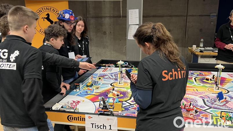 Gut ein halbes Jahr haben sich die Schülerinnen und Schüler auf den Wettbewerb vorbereitet. Bild: OTH Regensburg/exb