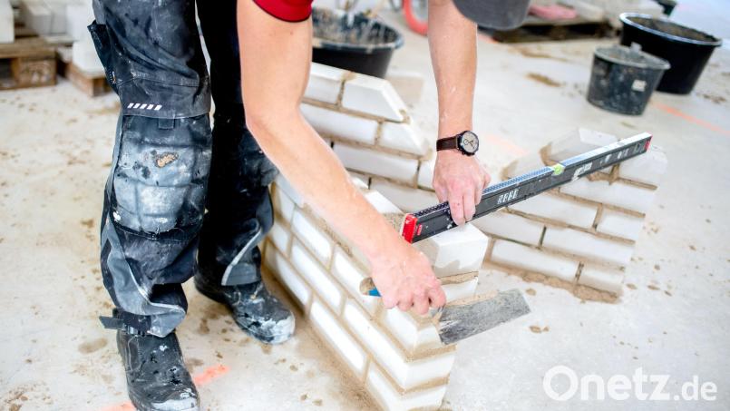 Der Bebauungsplan &quot;Flurstraße&quot; in Illschwang umfasst zwei Parzellen mit Möglichkeiten für jeweils zwei neue Wohneinheiten. Symbolbild: Hauke-Christian Dittrich/dpa