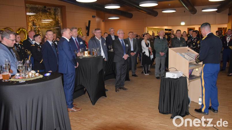 Am Neujahrsempfang der US-Armee Hohenfels im Festsaal der Burganlage Parsberg nahmen auch Vertreter der Truppenübungsplatzrandgemeinden teil. Bild: bö