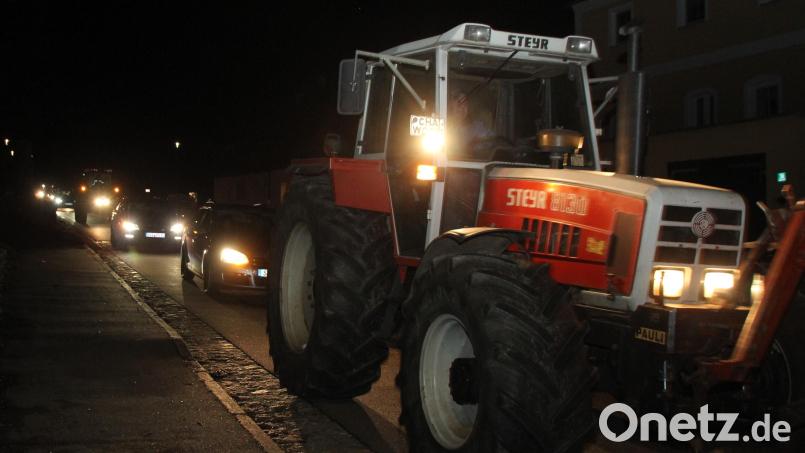 Von Lind her ging es auf der Schönseer Straße nach Oberviechtach Richtung Volksfestplatz Bild: frd