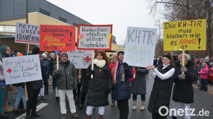 Rund 5000 Menschen demonstrierten Mitte Januar gegen den Abbau in den Krankenhäusern Tirschenreuth und Kemnath. Offenbar war der Protest aber vergeblich. Die Kliniken AG wird ihre Umstrukturierungspläne umsetzen. Archivbild: jr