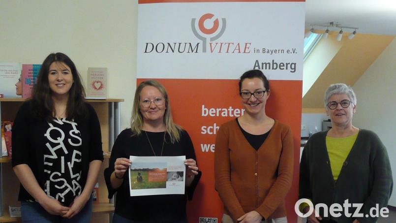 Sie kümmern sich um die Sorgen und Nöte junger Mütter (von links): Nadine Gräml von der Stadt Amberg sowie Katinka Schmidbauer, Hannah Kenst und Ute Schieder von Donum Vitae. Bild: Donum Vitae/exb