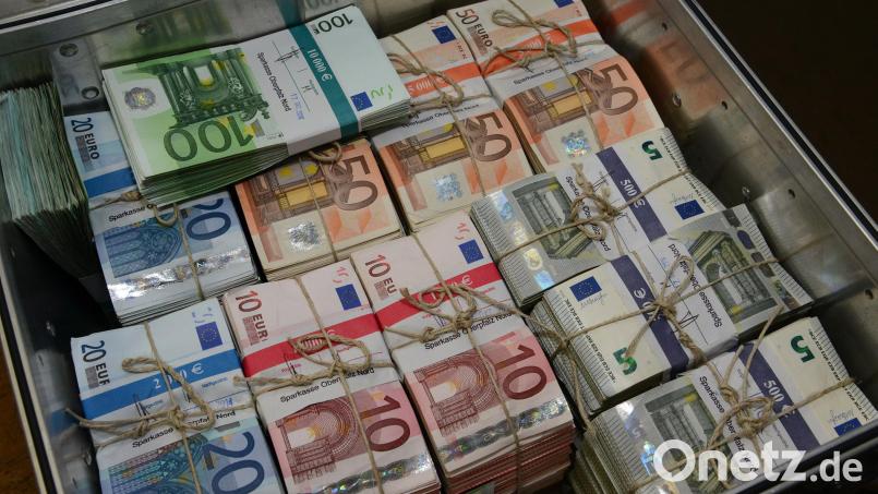 In der Sitzung am Dienstag erhielt der Finanz-, Vergabe-, Grundstücks- und Sanierungsausschuss Weiden Auskünfte über den Stand der Haushaltsplanung 2024. Symbolbild: Petra Hartl