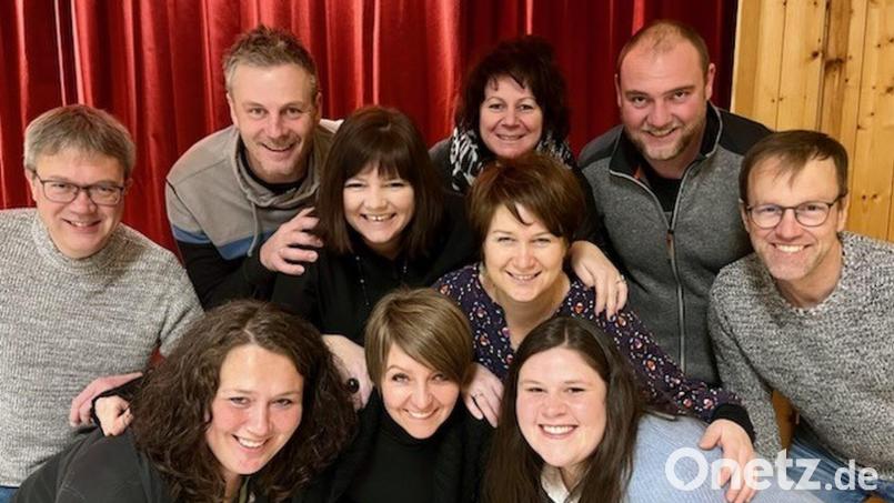 Die Theatergruppe Schmidgaden führt das Stück &quot;&quot;Wallfahrt und Weihwasser&quot; von Katharina Daffner auf. Bild: Theatergruppe Schmidgaden/exb