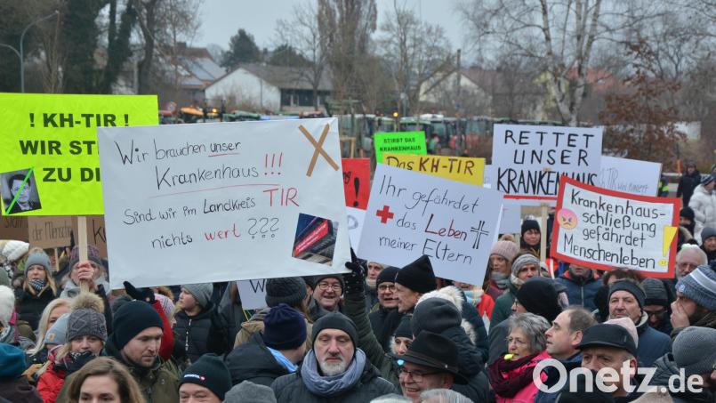 Rund 5000 Menschen demonstrierten Mitte Januar gegen den Abbau in den Krankenhäusern Tirschenreuth und Kemnath. Das war auch Thema im Kreisausschuss. Archivbild: jr