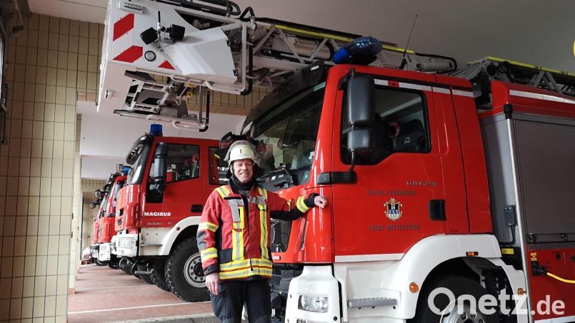 Franz Bauernfeind ist seit fast 20 Jahren Kommandant der Feuerwehr Mitterteich. In seiner Amtszeit ist der gesamte Fuhrpark mit insgesamt acht Fahrzeugen erneuert worden, wie er betont. Nun gibt er das Amt in jüngere Hände. Bild: lnz