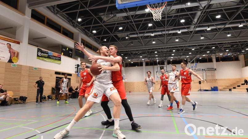 Insbesondere auf die Center-Riege der DJK um Jonas Meißner (am Ball) wird es am Samstag in Ingolstadt ankommen. Bild: Büttner, Gerhard