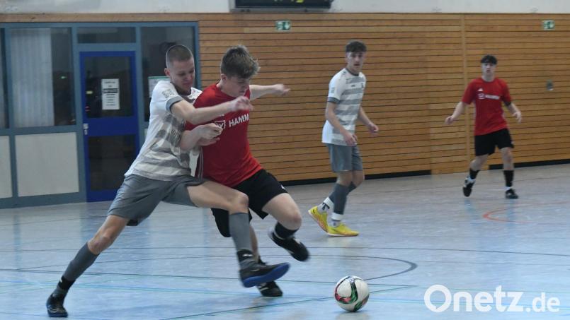 Die A-Junioren der JFG FC Stiftland (Szene von der Bezirksmeisterschaft mit Konstantin Grundl, Zweiter von links) gehen am Samstag bei der bayerischen Futsal-Meisterschaft in Weißenstadt an der Start. Bild: Hans Wunder