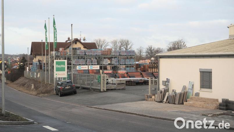 Ihren Baustoffmarkt in der Degelsdorfer Straße will die Baywa AG aufgeben und im Gewerbegebiet Saaß einen Neubau errichten. Bild: kek