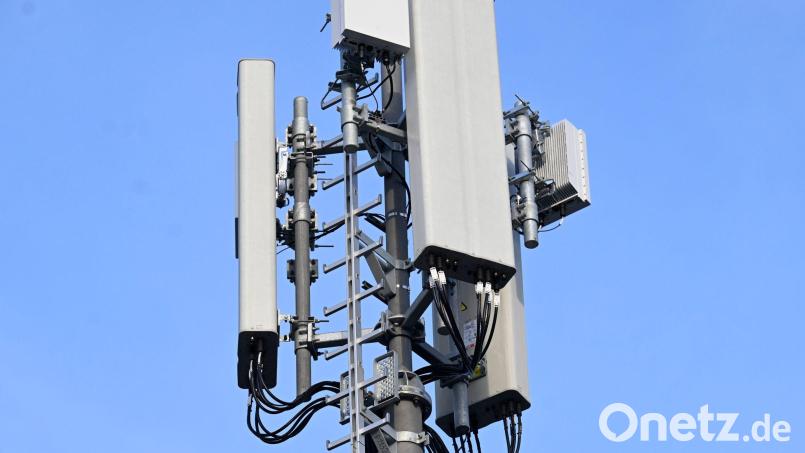 Einen 5G-Mobilfunkmast (im Bild ein Beispielobjekt) will ein Telekommunikationsunternehmen unweit der Osterhöhle bauen. Die Gemeinde Neukirchen sagt dazu Nein. Symbolbild: Roberto Pfeil/dpa
