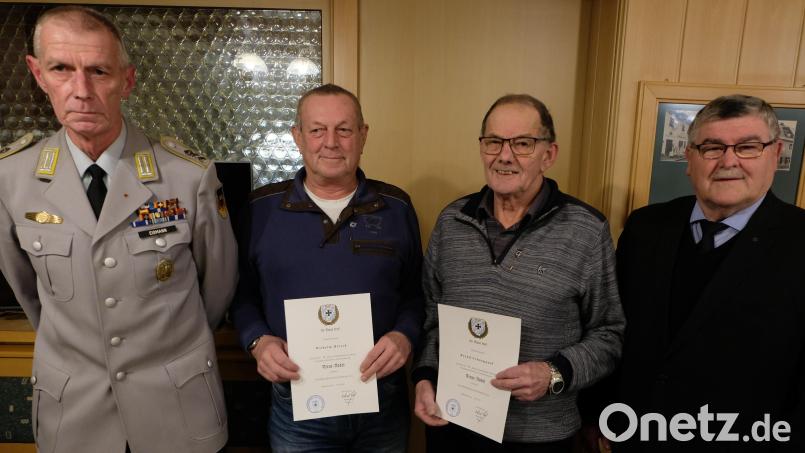 Dank und Anerkennung gab es für langjährige Mitgliedschaft (von links): Vorsitzender Hans Eismann, Willi Hirsch, Bernd Schnappauf und Kreisvorsitzender Heinrich Scheidler. Bild: le