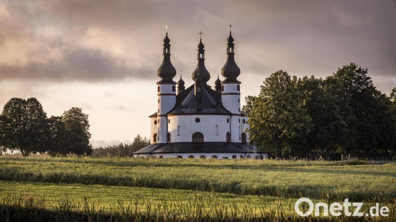 Die aufgelisteten Wanderungen in der Broschüre führen zu Highlights wie der Dreifaltigkeitskirche Kappl bei Waldsassen. Bild: Thomas Kujat/Oberpfälzer Wald/exb