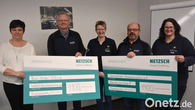 Bei der Spendenübergabe am Standort der Firma Netzsch in Tirschenreuth mit dabei waren (von links) Betriebsrätin Kerstin Tretter, Werkleiter Robert Meißner, Daniela Pscherer („Sonnenblicke“), stellvertretender Werkleiter Martin Werner und Anja Clement („Sonnenblicke“). Bild: jr