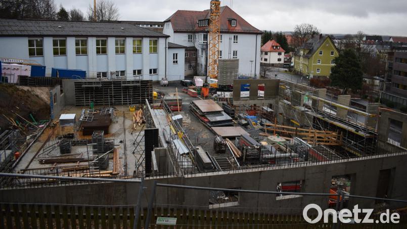 Die Baukosten für die neue Zweifachturnhalle der Mittelschule Tirschenreuth sind um zwei Millionen Euro gestiegen. Bild: szl