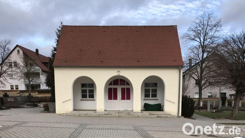 Die Aussegnungshalle und der Vorplatz werden renoviert. Bild: mma