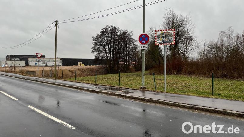 Das Reha- und Gesundheitszentrum &quot;Vorum&quot; (im Hintergrund) ist im Bau. Auf dem freien Nachbargrundstück Sauerzapfstraße 3 entsteht jedoch kein Ärztehaus. Bild: ihl