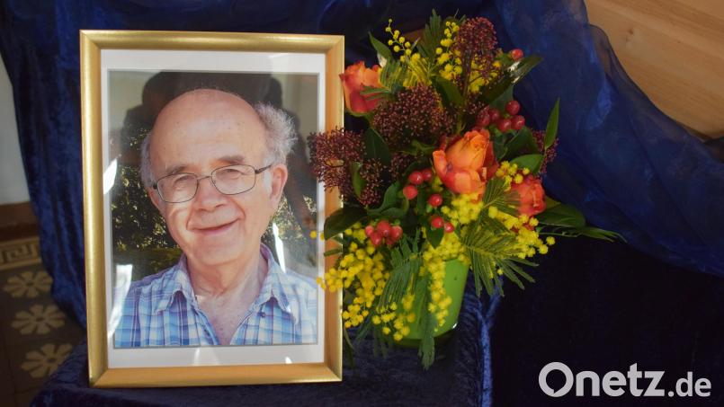 Unter großer Anteilnahme der Bevölkerung wurde Dr. Helmut Scharrer am Waldfriedhof beigesetzt. Bild: bnr