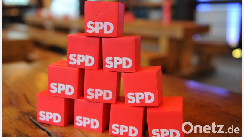 Steht der Einfluss der Nordoberpfälzer SPD auf wackeligen Beinen? Mindestens einen Bundestagsabgeordneter wird die SPD in naher Zukunft möglicherweise verlieren. Und auch sonst muss die Partei in der Region um Präsenz kämpfen. Symbolbild: Maurizio Gambarini/dpa