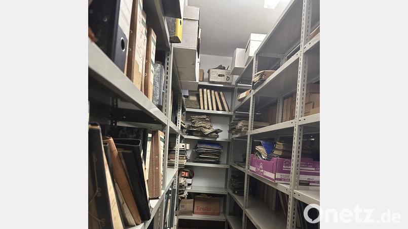 Das platzraubende Archiv im Keller oder Dachbodengehört der Vergangenheit an, die Lagerung von Akten im Abstellraum, die langwierige Suche nach Details ist bald Geschichte. Das Archiv der sechs AOVE Gemeinden wird von einem Archivar aufbereitet und dann per Server gespeichert. Bild: e