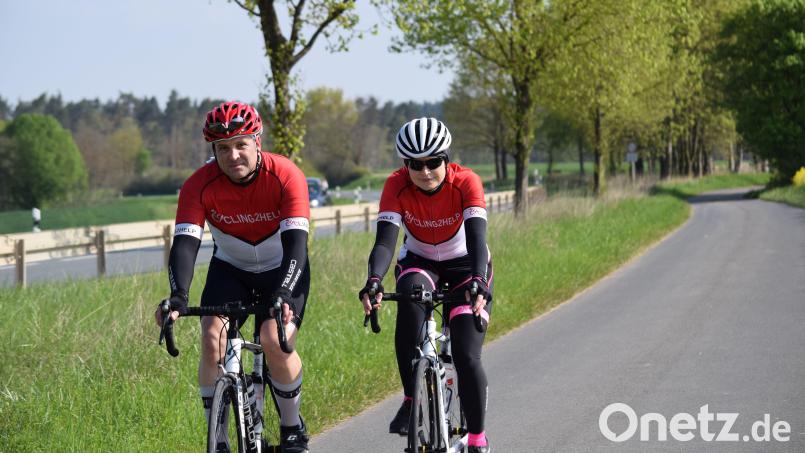 Markus Burgenmeister (links) tritt ordentlich in die Pedale. Bild: Krones