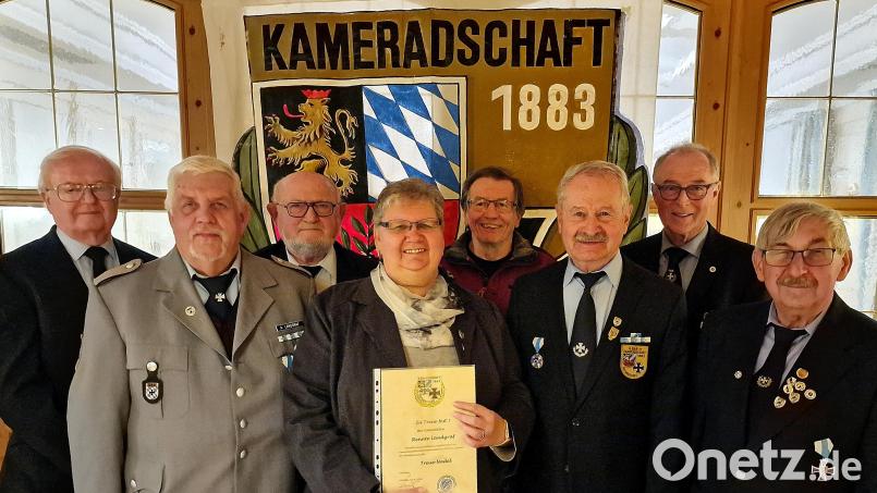 In der Jahreshauptversammlung der Kameradschaft 1883 Rothenstadt werden einige Mitglieder für ihre lange Treue geehrt. Bild: R. Kreuzer
