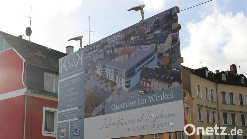 Die Bautafel, auf der das neue Quartier zu sehen ist, steht bereits im Marktredwitzer Winkel. Bild: Sascha Fuchs/fph