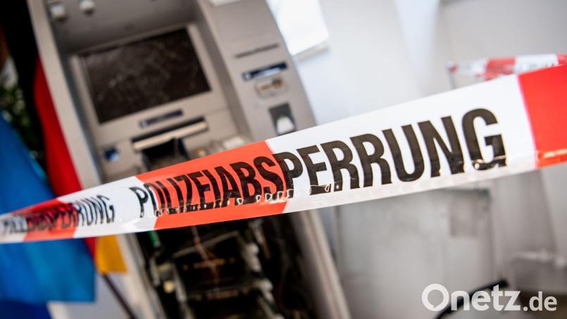 Immer wieder sprengen teils Unbekannte Bankautomaten. Der Vorfall in Großmehring ist der erste dieses Jahr. Symbolbild: Matthias Balk/dpa