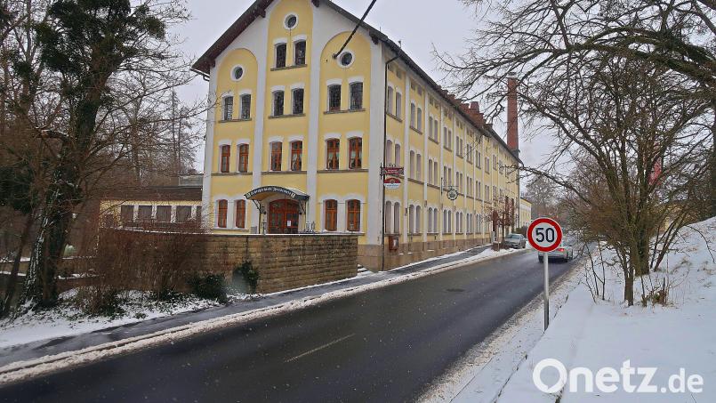 Noch ist die Brauereigaststätte Schlossschänke in Friedenfels geschlossen. In rund drei Wochen sollen die Renovierungsarbeiten beendet sein. Bild: bsc