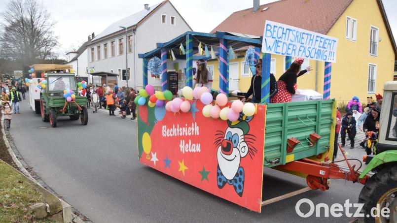 Hunderte bejubelten den Faschingszug von Trebsau nach Bechtsrieth. Auch heuer rechnen die Bechtsriether mit einem großen Andrang Archivbild: fz