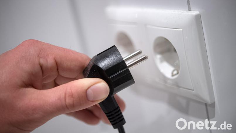 Wie die Stadtwerke Tirschenreuth verkünden, bleibt der Preis für die elektrische Energie stabil. Symbolbild: Sina Schuldt/dpa