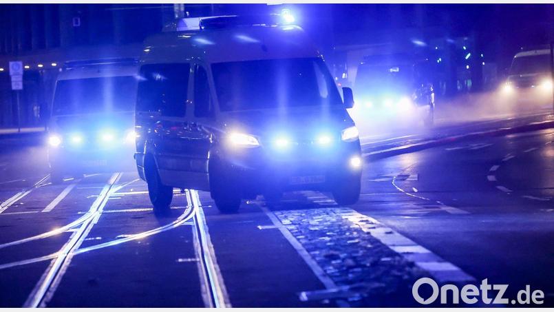 Mit mehr als 100 Stundenkilometern zu viel ist ein 20-Jähriger an der Polizei vorbeigefahren. Symbolbild: Jan Woitas/dpa