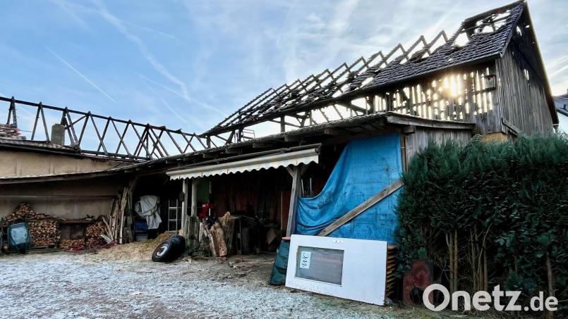 Das verkohlte Gerippe des "Koppmann-Stodls" steht im Zentrum von Dürnast. Wieso es dort in der Nacht auf den 10. Januar brannte, ist bislang unklar. Bild: Gabi Schönberger