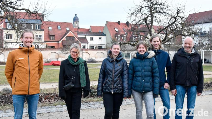 Das Orga-Team der Demo gegen Rechtsextremismus in Amberg am Sonntag, 4. Februar (von links) Paul Weidenhammer, Hanna Regina Uber, Jasmin Schuhbauer, Corinna Schuhbauer, Silas Hummel und Hans Lauterbach. Bild: Petra Hartl