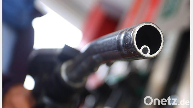 Am Dienstagvormittag meldete eine Mitarbeiterin einer Tankstelle in der Marktredwitzer Straße in Wunsiedel der Polizei einen Tankbetrug. Symbolbild: Karl-Josef Hildenbrand/dpa