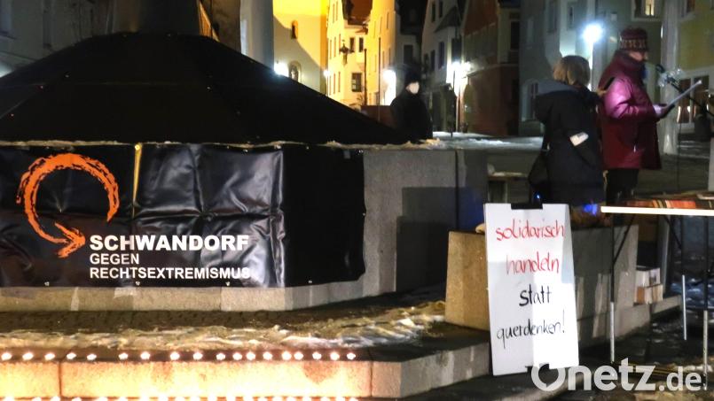 Das Bündnis gegen Rechtsextremismus organisiert am 7. Februar um 18 Uhr am Schwandorfer Marktplatz eine Kundgebung unter dem Motto "Nie wieder ist jetzt - Haltung zeigen". Bild: Hirsch