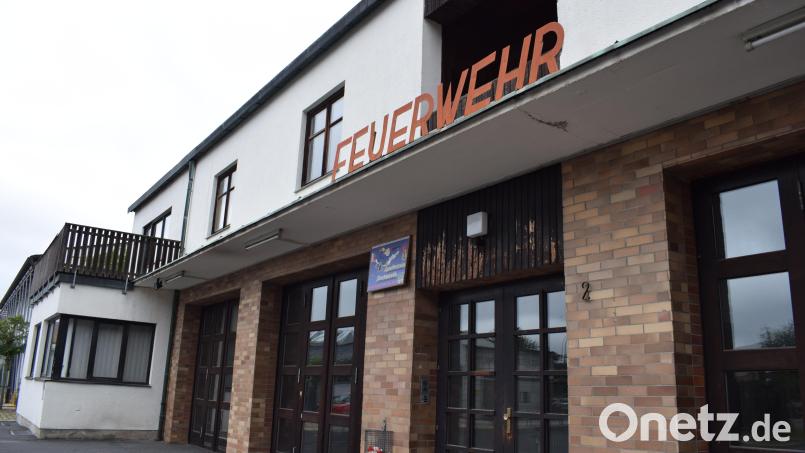 Das alte Feuerwehrgerätehaus soll umgebaut werden. Es ist geplant, an gleicher Stelle die Marien-Grundschule um eine Ganztagsbetreuung zu erweitern. Dort soll insgesamt Platz für 200 Kinder sein. Bild: szl