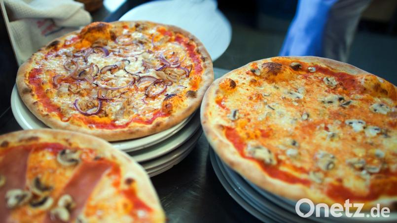 Weil niemand die Pizza zahlte, nahm der Lieferdienst sie wieder mit. Nun ermittelt die Polizei. Symbolbild: Arno Burgi/dpa