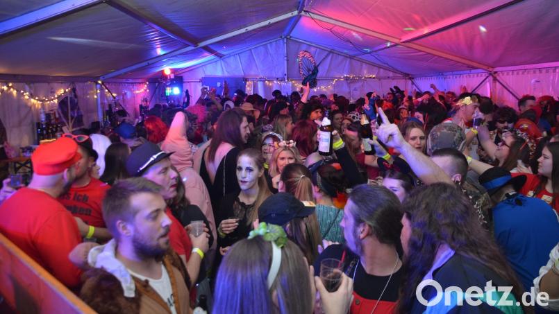 Wer zu erst kommt, feiert länger – und kann sicher sein, noch einen Platz zu bekommen. Denn der wird erfahrungsgemäß bei „Lisl’s Weiberfasching“ (Bild aus dem Vorjahr) schnell knapp. Archivbild: ak