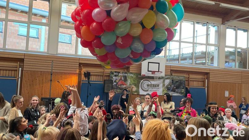 Beim Wernberger Kinderfasching gibt es für die Kinder einen Luftballonregen. Bild: Klinger/exb