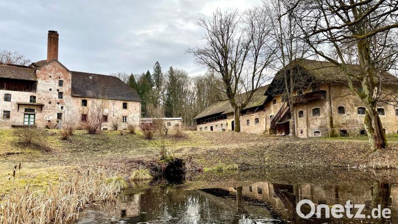 &quot;Wenn die wirtschaftlichen Rahmenbedingungen passen&quot;, wollen die Eigentümer das Areal rund um Schloss Röthenbach einer Nutzung zuführen. Noch weiß aber keiner, wann das sein könnte. Bild: Gabi Schönberger