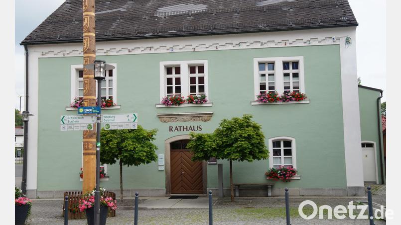 Durch höhere Portokosten, Mehrausgaben durch Fortbildungen und Software sowie auch gestiegene Miete infolge der Umgestaltung der Räume im Rathaus ist ein Teil der Überschreitungen des Haushalts 2023 der Verwaltungsgemeinschaft entstanden. Archivbild: wel