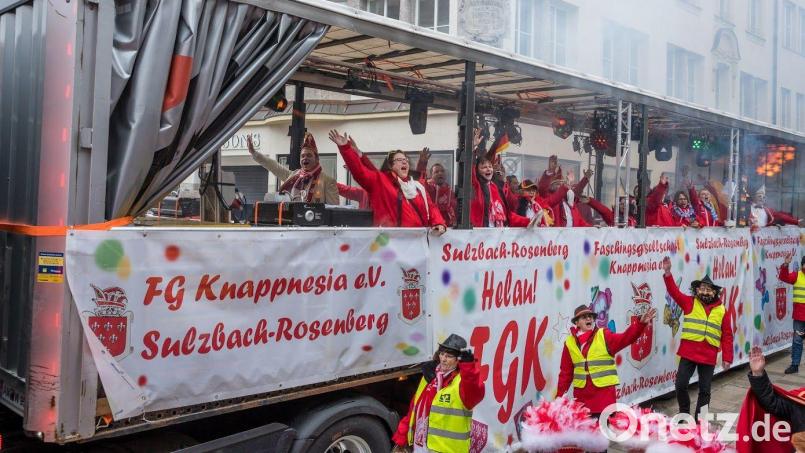 Mit einem riesigen Auflieger beteiligte sich die FG Knappnesia am vergangenen Sonntag beim Ostbayerischen Faschingszug in Regensburg. Bild: FG Knappnesia