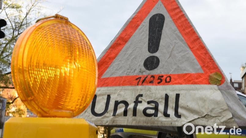 Drei Menschen wurden am Sonntagabend bei einem Unfall auf der Autobahn A6 im Gemeindebereich von Ursensollen leicht verletzt. Symbolbild: Patrick Seeger/dpa