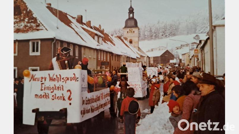 Aus der Anfangszeit des Waldecker Faschingszuges stammt diese Aufnahme. Das genaue Datum lässt sich nicht mehr genau feststellen. Das vom langjährigen WCV-Präsidenten Hans Lukas gemachte Foto soll aber laut seinem Nachfolger Klaus Wegmann zwischen 1972 und 1975 entstanden sein. Archivbild: Hans Lukas/exb