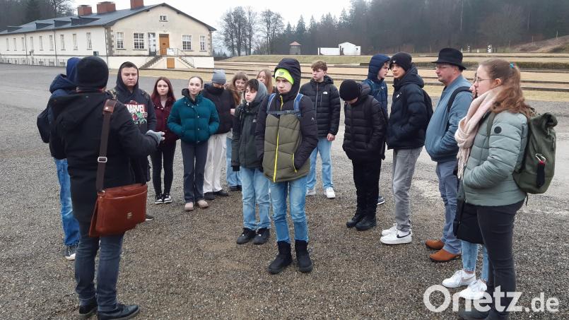 Konfirmanden aus Nabburg und Pfreimd, Oberviechtach und Rieden, Schwandorf und Schwarzenfeld besuchen die KZ Gedenkstätte Flossenbürg. Bild: Jürgen Weich/exb
