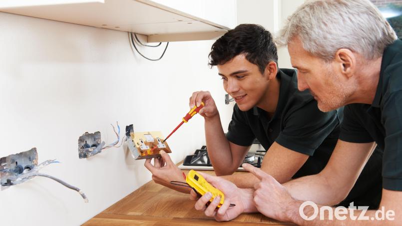 Das Elektrohandwerk hat Zukunft und wirbt um Azubis. Bild: highwaystarz-fotolia.com