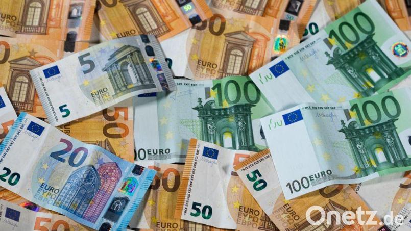Insgesamt auf knapp zwei Millionen Euro summiert sich der Gesamthaushalt der Verwaltungsgemeinschaft Neukirchen für 2024. Symbolbild: Jens Büttner